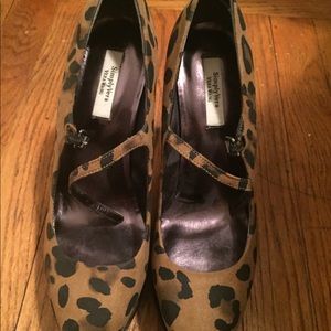 Vera wang Cheetah print high heels